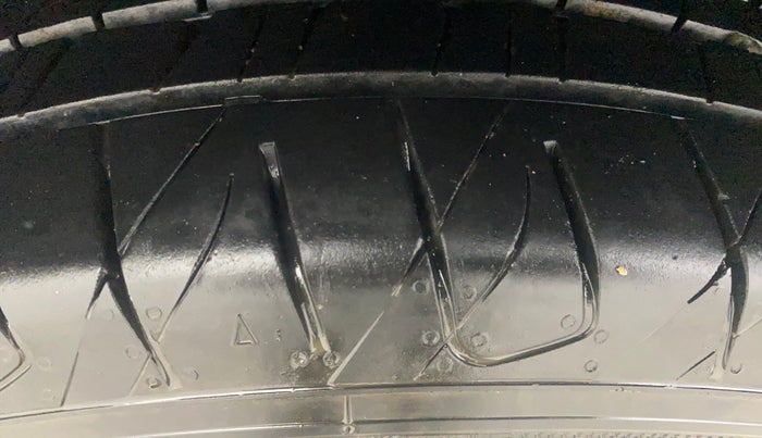 2017 Renault Duster 110 PS RXS SANDSTORM EDITION DIESEL, Diesel, Manual, 55,521 km, Right Rear Tyre Tread