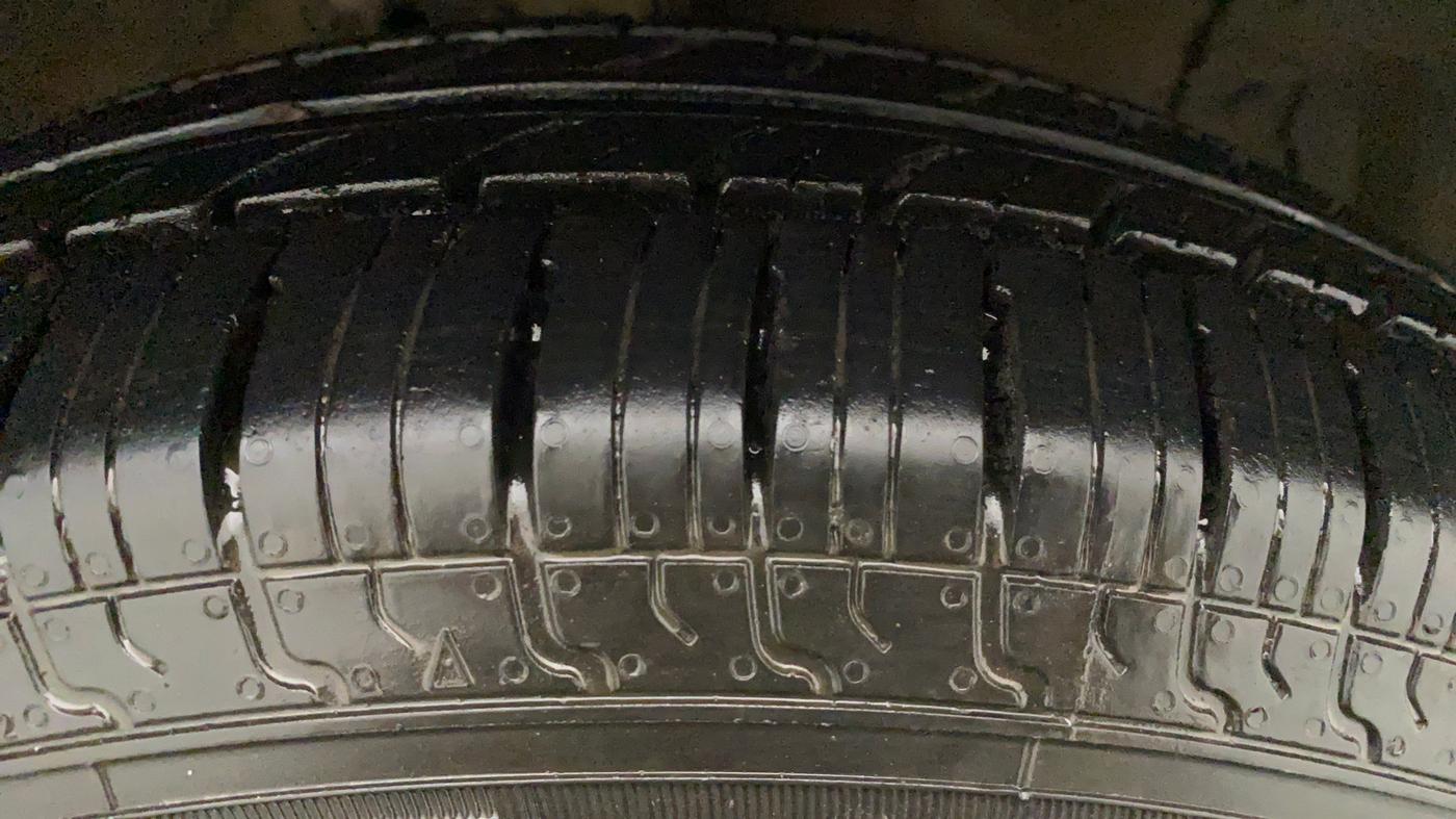 2012 Maruti Swift VDI, Diesel, Manual, 89,038 km, Right Front Tyre Tread