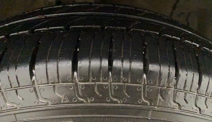 2012 Maruti Swift VDI, Diesel, Manual, 89,038 km, Right Front Tyre Tread