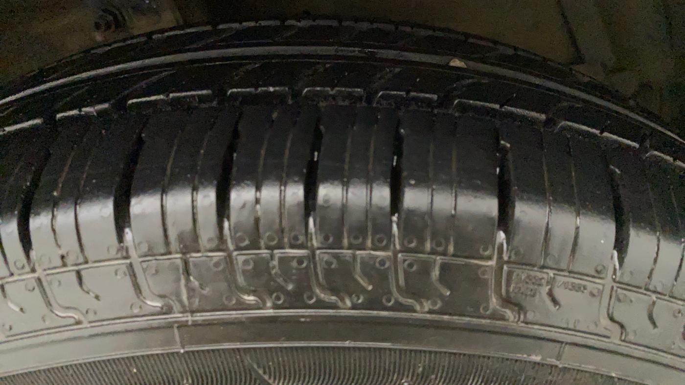 2012 Maruti Swift VDI, Diesel, Manual, 89,038 km, Left Front Tyre Tread