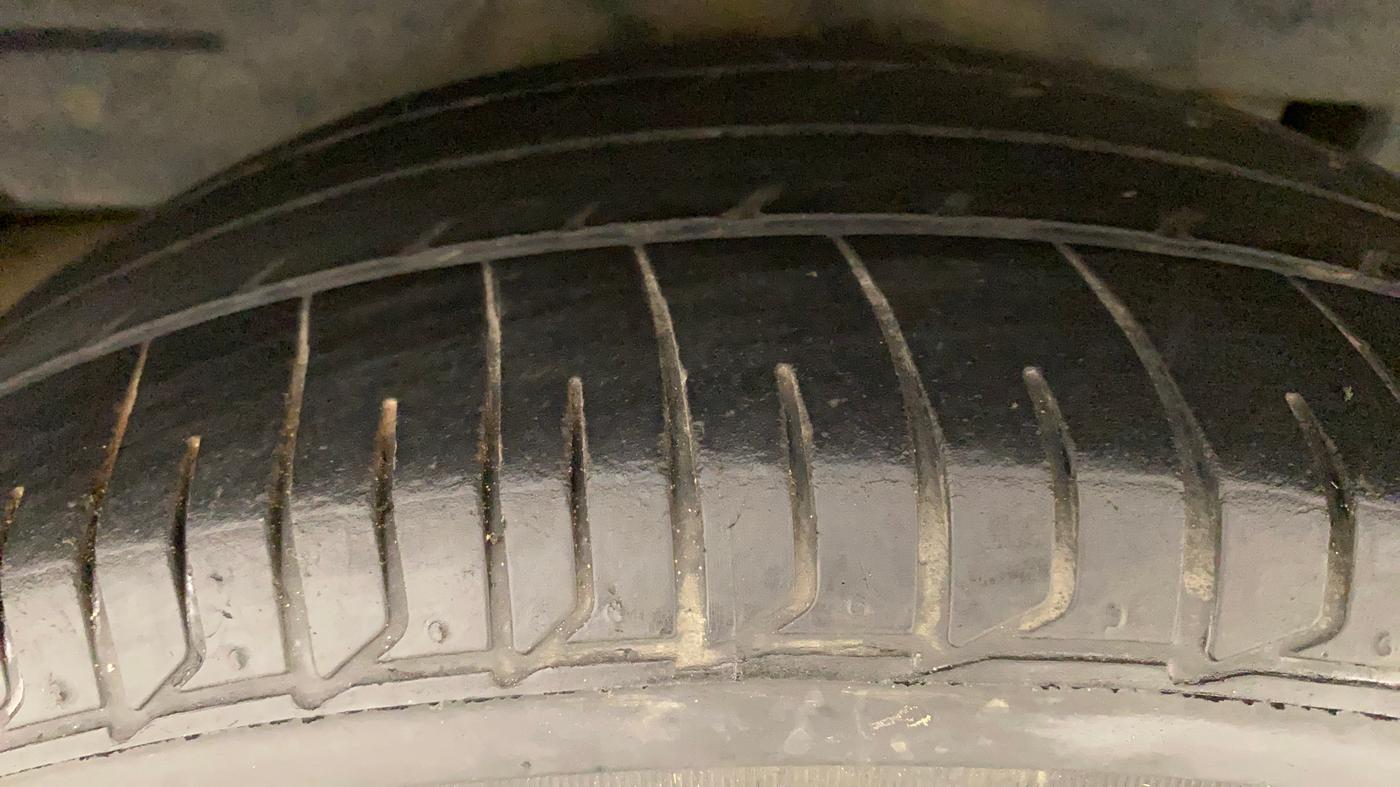 2011 Toyota Corolla Altis VL AT PETROL, Petrol, Automatic, 76,667 km, Right Rear Tyre Tread