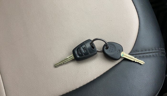 2015 Hyundai Grand i10 SPORTZ 1.2 KAPPA VTVT, Petrol, Manual, 79,239 km, Key Close Up