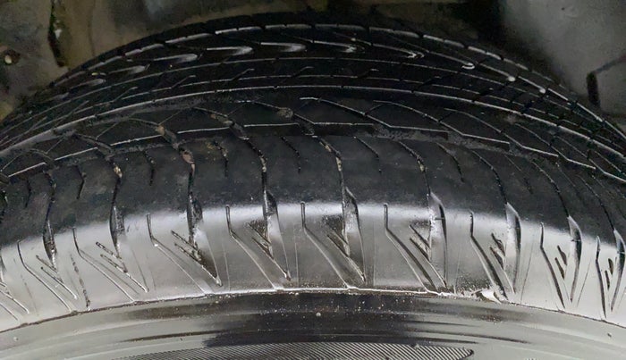 2021 Mahindra XUV500 W11 AT, Diesel, Automatic, 8,732 km, Right Front Tyre Tread
