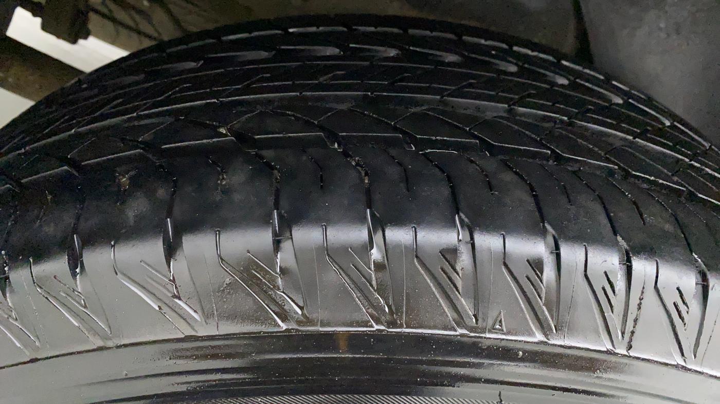 2021 Mahindra XUV500 W11 AT, Diesel, Automatic, 8,732 km, Right Rear Tyre Tread