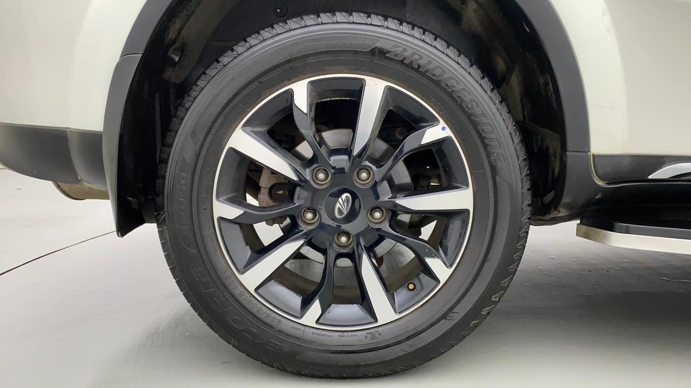 2021 Mahindra XUV500 W11 AT, Diesel, Automatic, 8,732 km, Right Rear Wheel