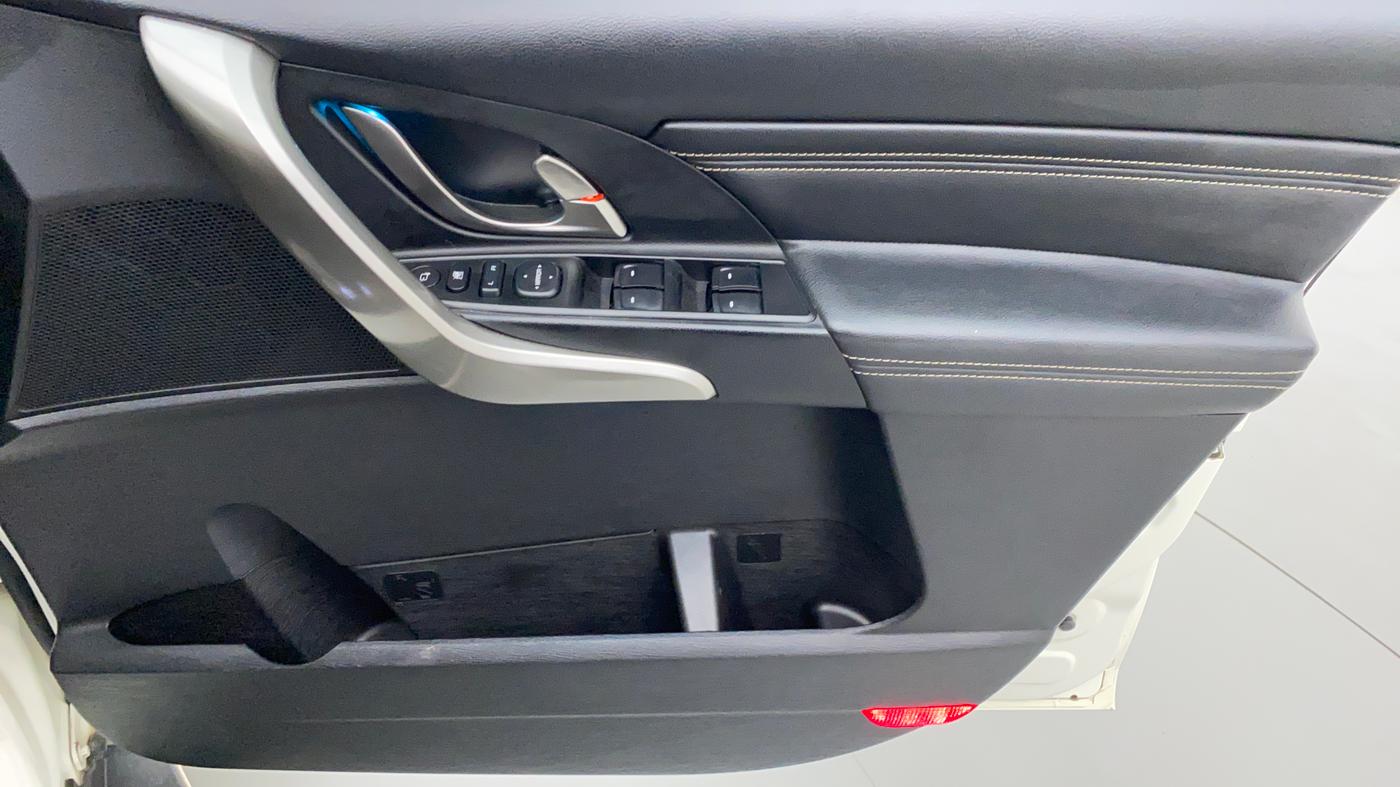 2021 Mahindra XUV500 W11 AT, Diesel, Automatic, 8,732 km, Driver Side Door Panels Control