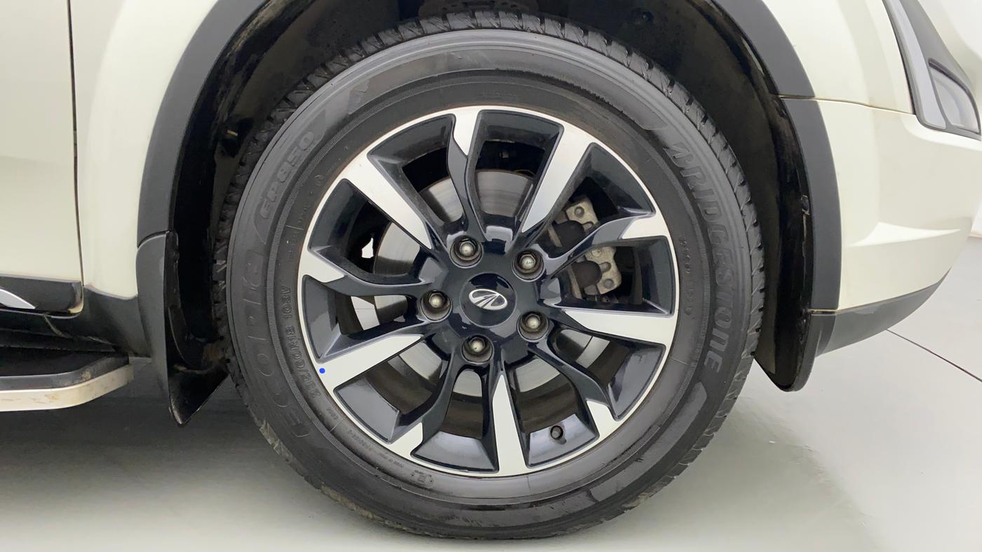 2021 Mahindra XUV500 W11 AT, Diesel, Automatic, 8,732 km, Right Front Wheel
