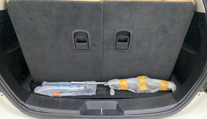 2021 Mahindra XUV500 W11 AT, Diesel, Automatic, 8,732 km, Boot Inside