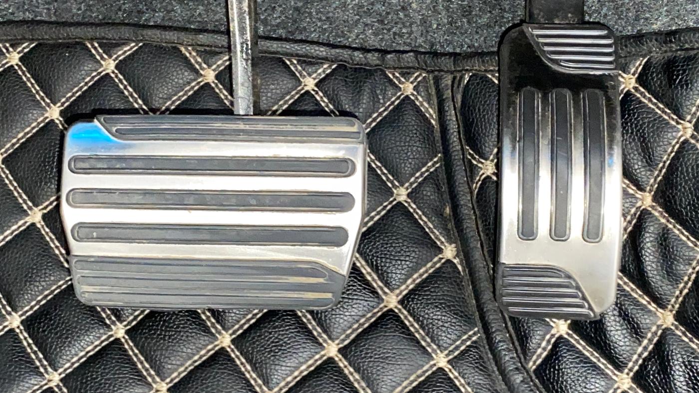 2021 Mahindra XUV500 W11 AT, Diesel, Automatic, 8,732 km, Pedals