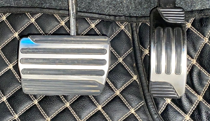 2021 Mahindra XUV500 W11 AT, Diesel, Automatic, 8,732 km, Pedals