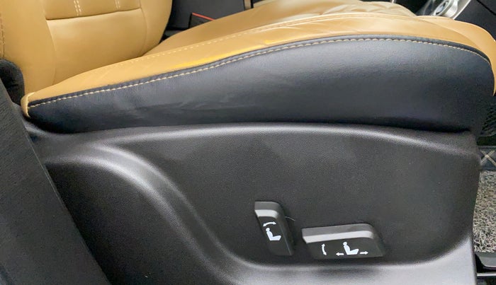 2021 Mahindra XUV500 W11 AT, Diesel, Automatic, 8,732 km, Driver Side Adjustment Panel