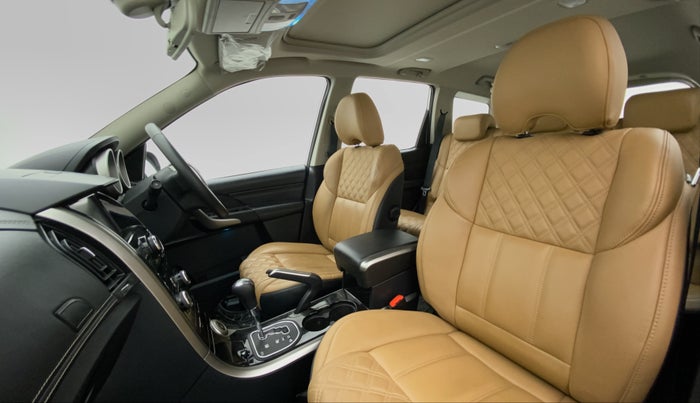 2021 Mahindra XUV500 W11 AT, Diesel, Automatic, 8,732 km, Right Side Front Door Cabin