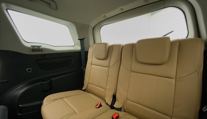 2021 Mahindra XUV500 W11 AT, Diesel, Automatic, 8,732 km, Third Seat Row ( optional )