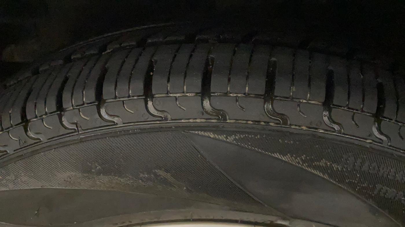 2014 Hyundai i10 SPORTZ 1.1, Petrol, Manual, 35,058 km, Left Front Tyre Tread