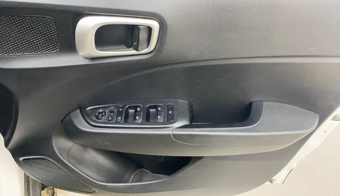 2019 Hyundai VENUE SX PLUS 1.0 TURBO DCT, Petrol, Automatic, 1,06,521 km, Driver Side Door Panels Control