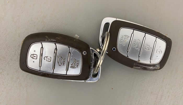 2019 Hyundai VENUE SX PLUS 1.0 TURBO DCT, Petrol, Automatic, 1,06,521 km, Key Close Up