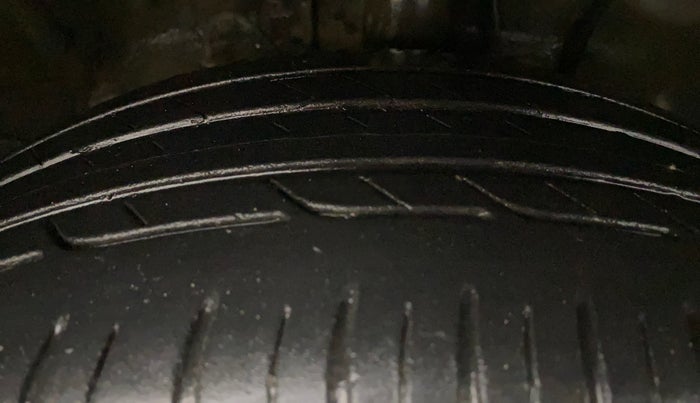 2019 Hyundai VENUE SX PLUS 1.0 TURBO DCT, Petrol, Automatic, 1,06,521 km, Right Front Tyre Tread