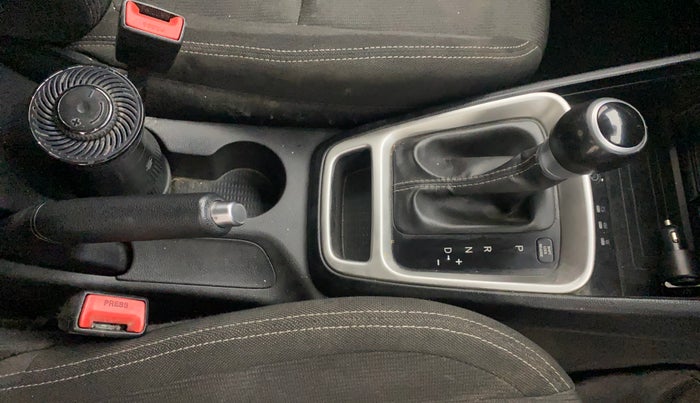 2019 Hyundai VENUE SX PLUS 1.0 TURBO DCT, Petrol, Automatic, 1,06,521 km, Gear Lever