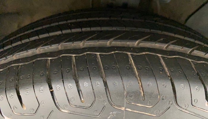 2018 Hyundai Verna 1.6 CRDI SX + AT, Diesel, Automatic, 66,339 km, Right Front Tyre Tread