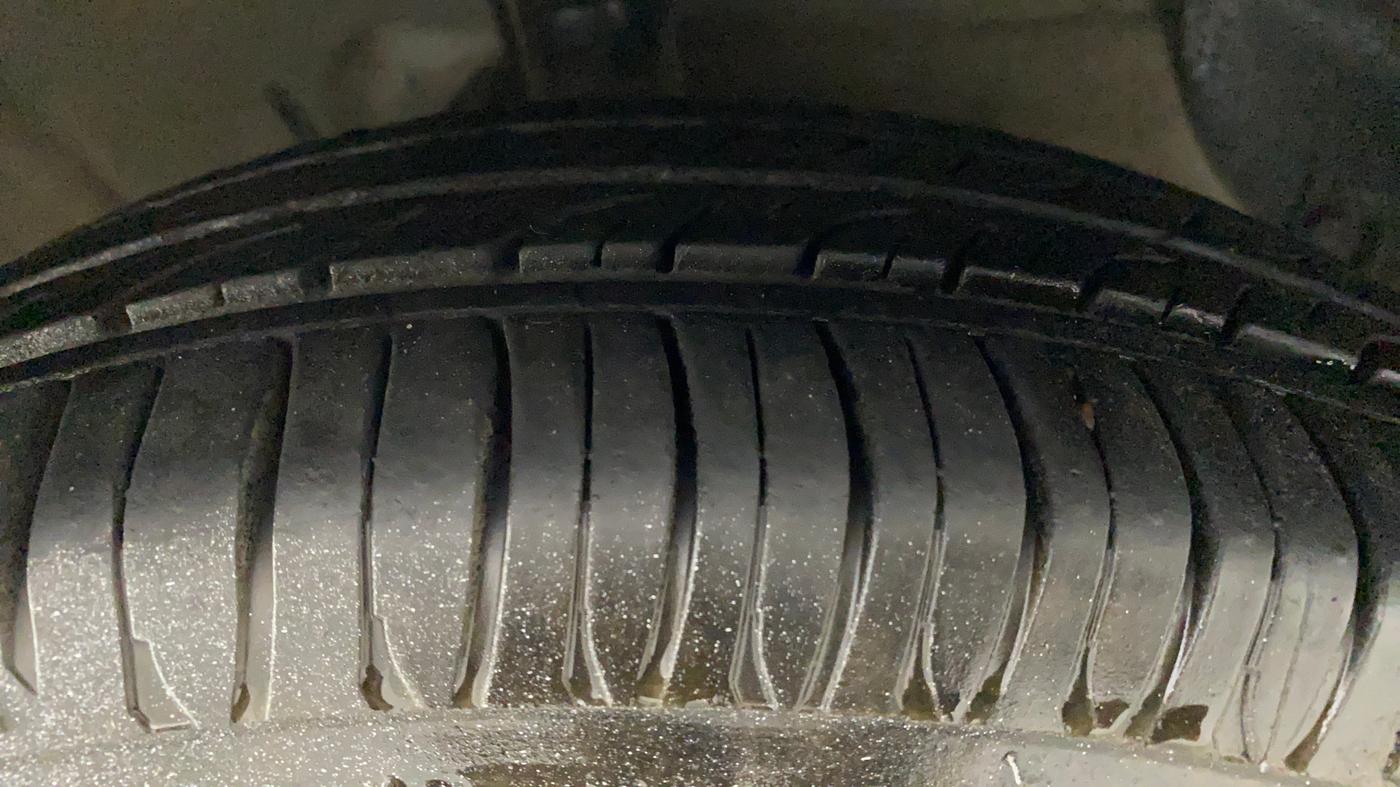 2020 Hyundai AURA S 1.2 CNG, CNG, Manual, 35,727 km, Right Front Tyre Tread