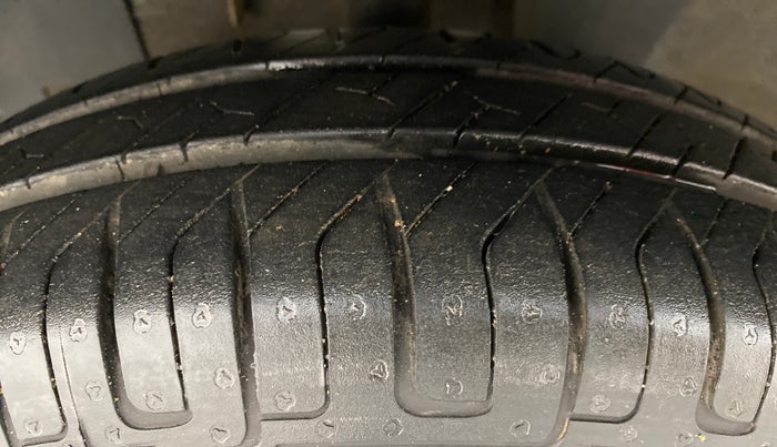 2016 Renault Kwid 1.0 RXT Opt AT, Petrol, Automatic, 46,803 km, Left Front Tyre Tread