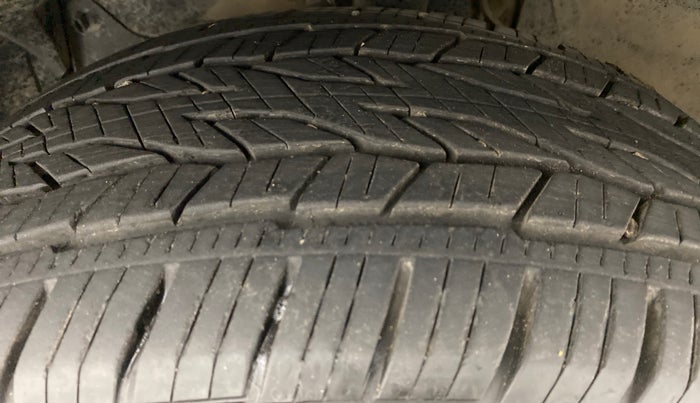 2014 Renault Duster RXL PLUS DIESEL 85, Diesel, Manual, 68,607 km, Left Front Tyre Tread