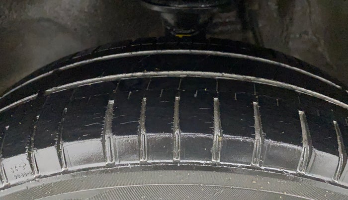 2017 Maruti Alto 800 LXI, CNG, Manual, 91,307 km, Left Front Tyre Tread