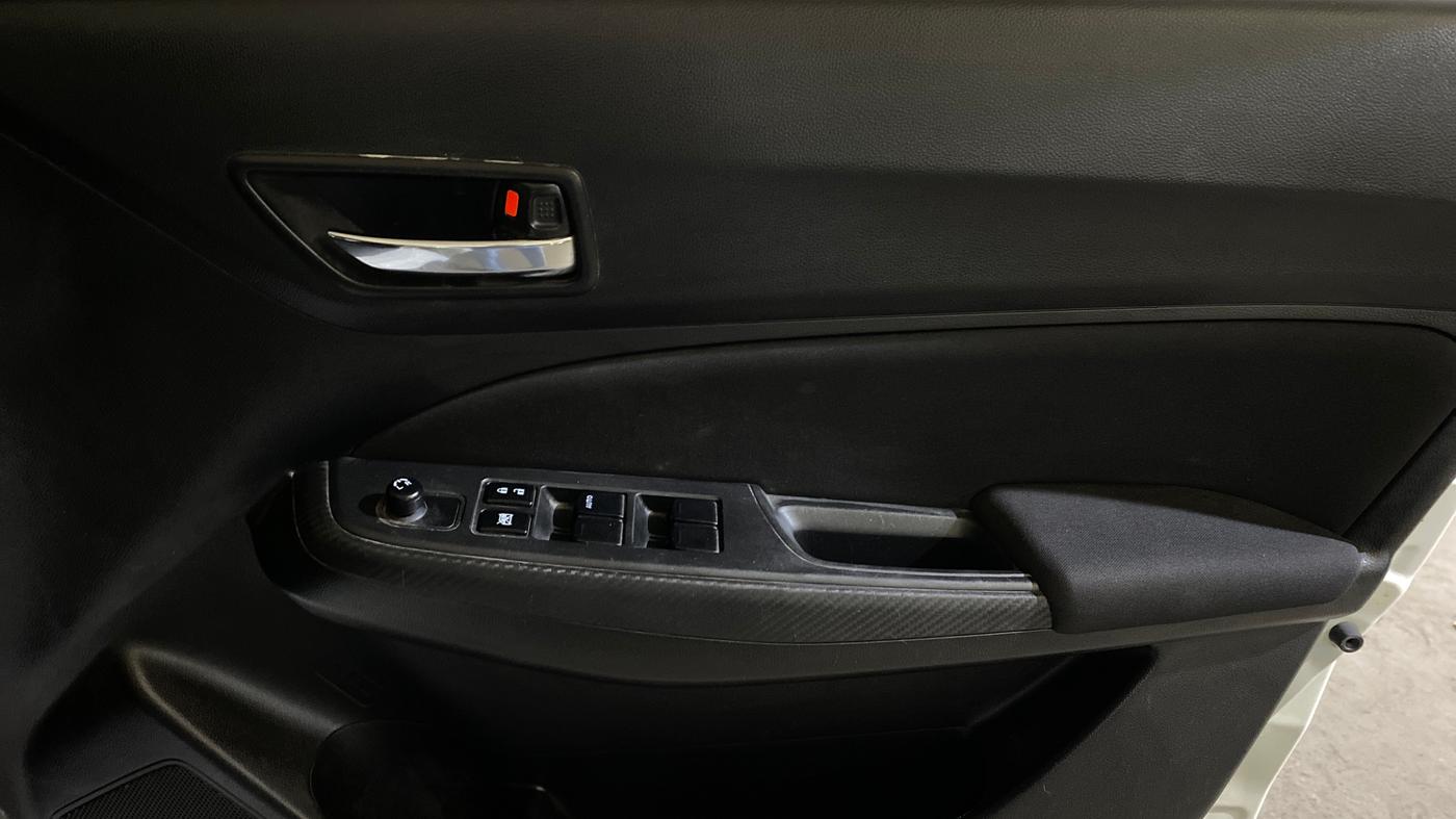 2023 Maruti Swift VXI, Petrol, Manual, 12,200 km, Driver Side Door Panels Control