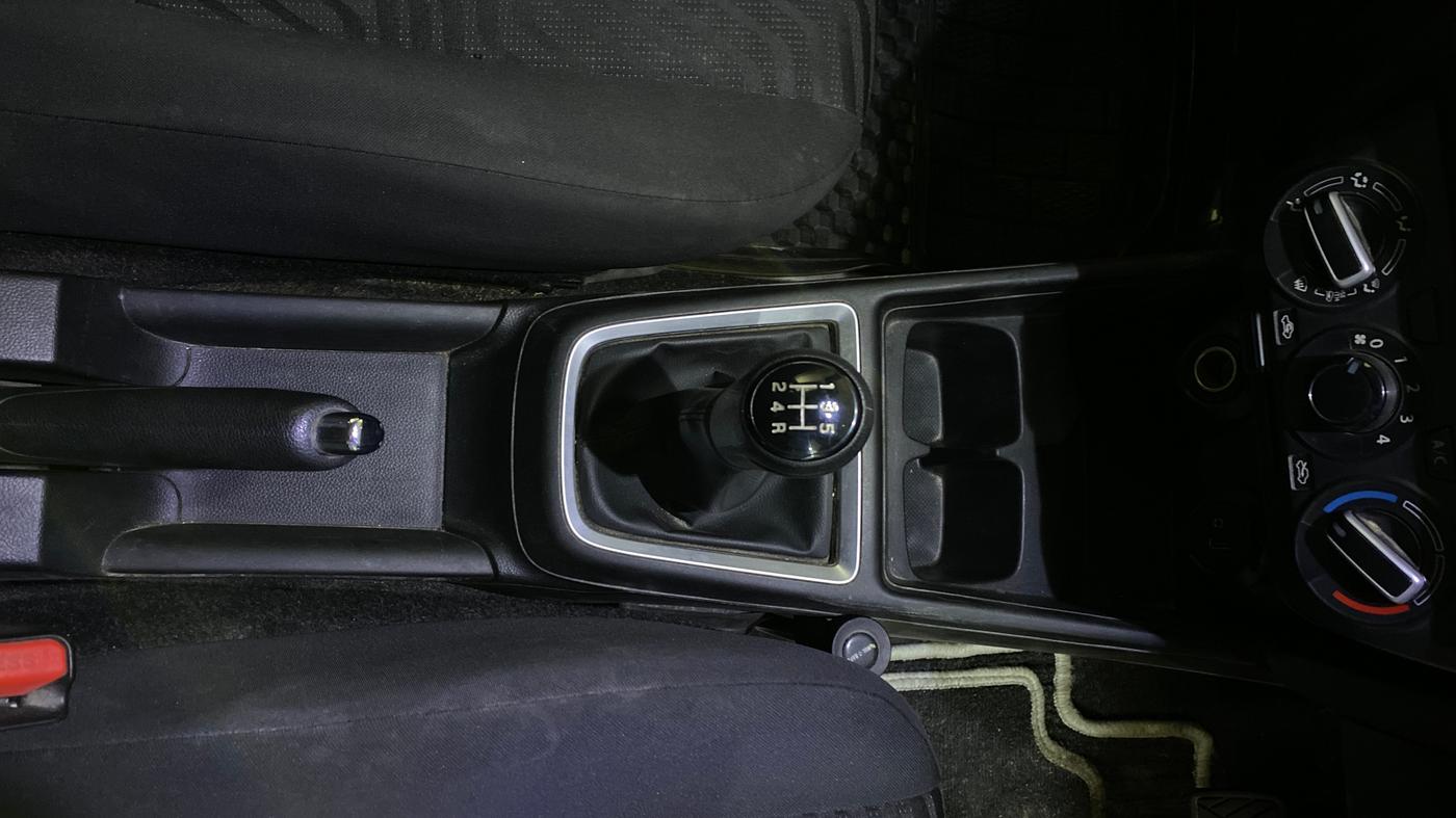 2023 Maruti Swift VXI, Petrol, Manual, 12,200 km, Gear Lever