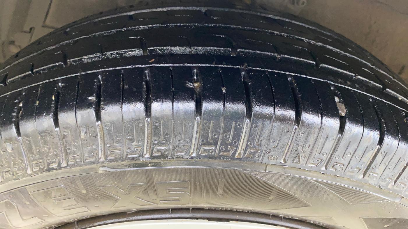 2016 Maruti Ertiga VXI, CNG, Manual, 44,162 km, Left Front Tyre Tread