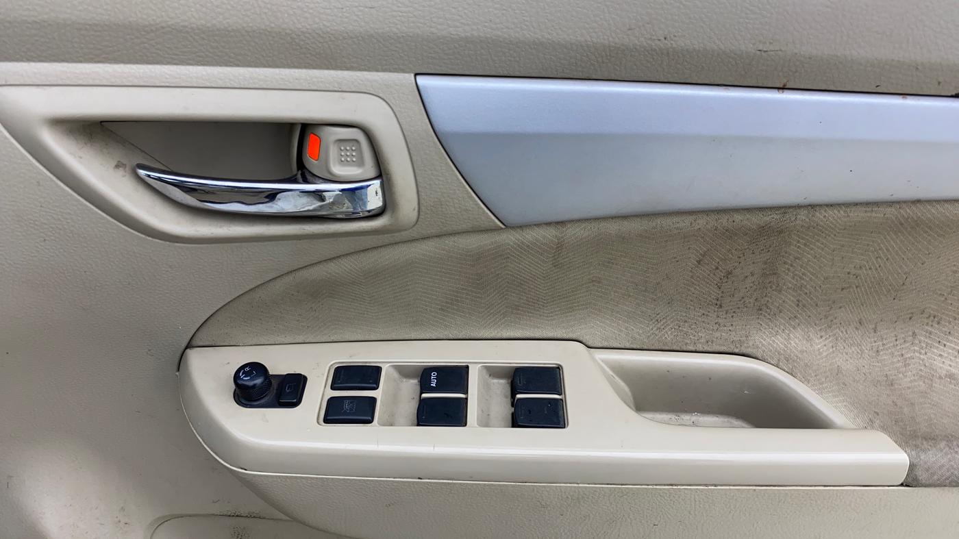 2016 Maruti Ertiga VXI, CNG, Manual, 44,162 km, Driver Side Door Panels Control