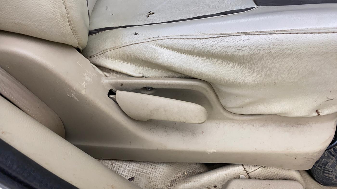 2016 Maruti Ertiga VXI, CNG, Manual, 44,162 km, Driver Side Adjustment Panel