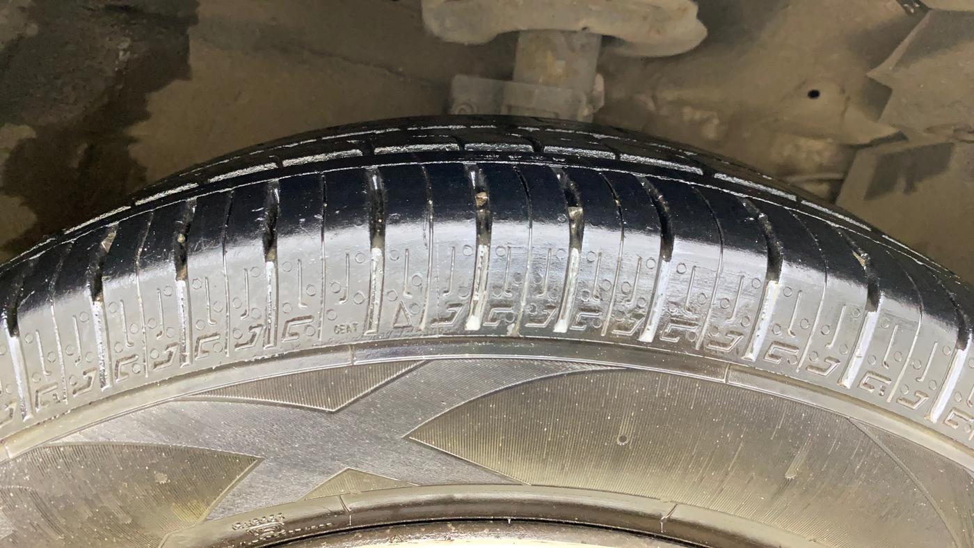 2016 Maruti Ertiga VXI, CNG, Manual, 44,162 km, Right Front Tyre Tread