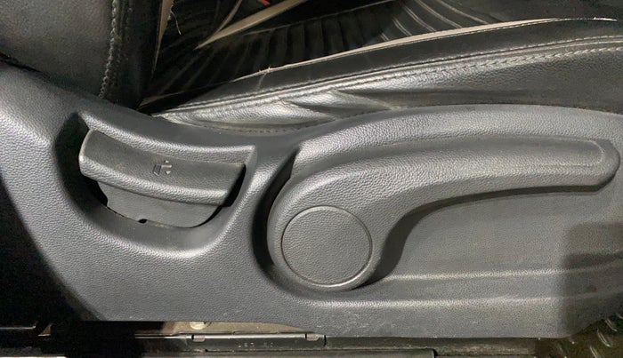 2016 Hyundai i20 Active 1.2 S, Petrol, Manual, 86,660 km, Driver Side Adjustment Panel