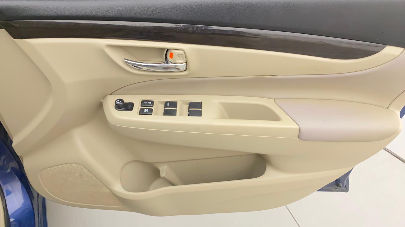 2017 Maruti Ciaz ALPHA 1.4 PETROL, Petrol, Manual, 77,367 km, Driver Side Door Panels Control