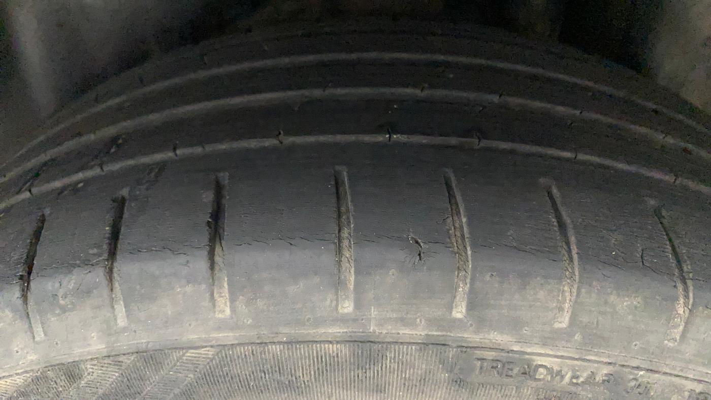 2017 Maruti Ciaz ALPHA 1.4 PETROL, Petrol, Manual, 77,367 km, Left Rear Tyre Tread