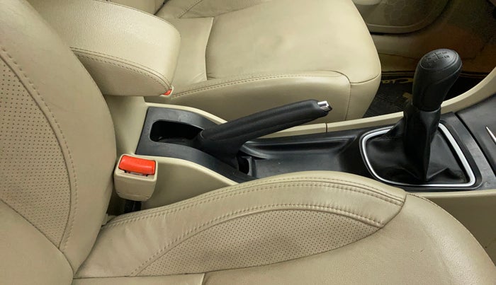 2017 Maruti Ciaz ALPHA 1.4 PETROL, Petrol, Manual, 77,367 km, Gear Lever