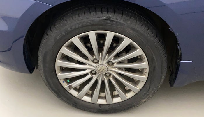 2017 Maruti Ciaz ALPHA 1.4 PETROL, Petrol, Manual, 77,367 km, Left front tyre - Minor crack