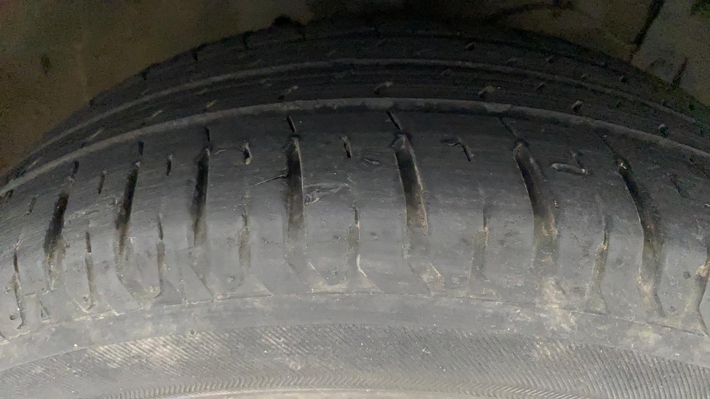 2017 Maruti Ciaz ALPHA 1.4 PETROL, Petrol, Manual, 77,367 km, Right Front Tyre Tread