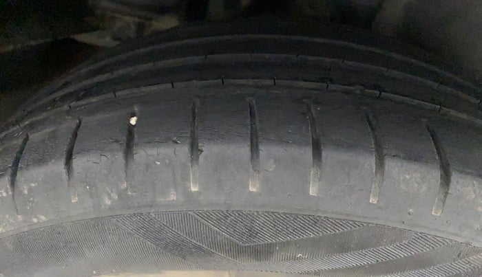 2017 Maruti Ciaz ALPHA 1.4 PETROL, Petrol, Manual, 77,367 km, Right Rear Tyre Tread
