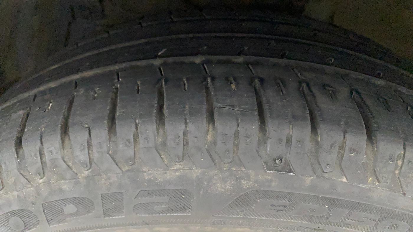 2017 Maruti Ciaz ALPHA 1.4 PETROL, Petrol, Manual, 77,367 km, Left Front Tyre Tread