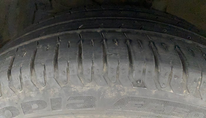 2017 Maruti Ciaz ALPHA 1.4 PETROL, Petrol, Manual, 77,367 km, Left Front Tyre Tread