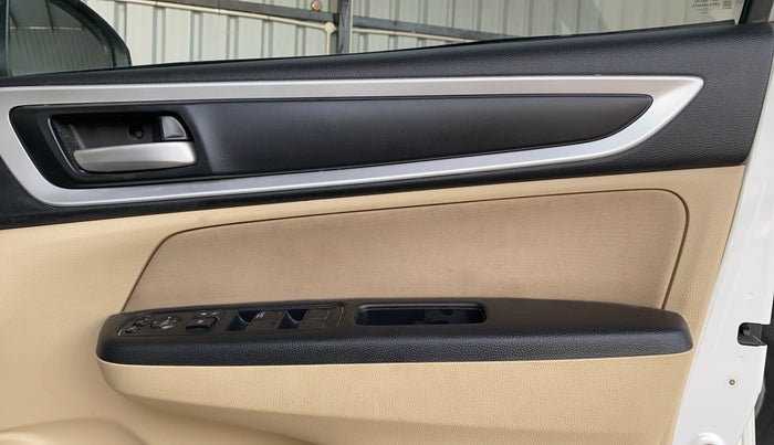 2022 Honda Amaze 1.2L I-VTEC S, Petrol, Manual, 26,343 km, Driver Side Door Panels Control