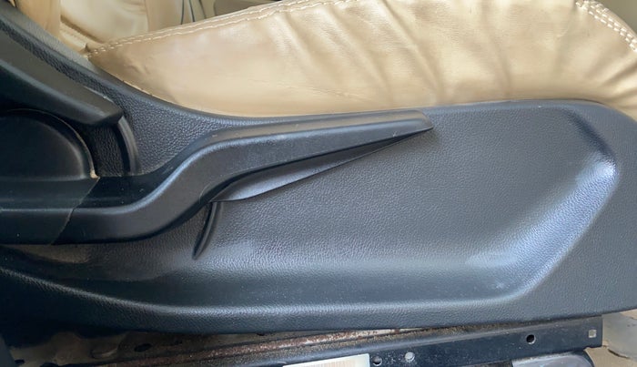 2022 Honda Amaze 1.2L I-VTEC S, Petrol, Manual, 26,343 km, Driver Side Adjustment Panel