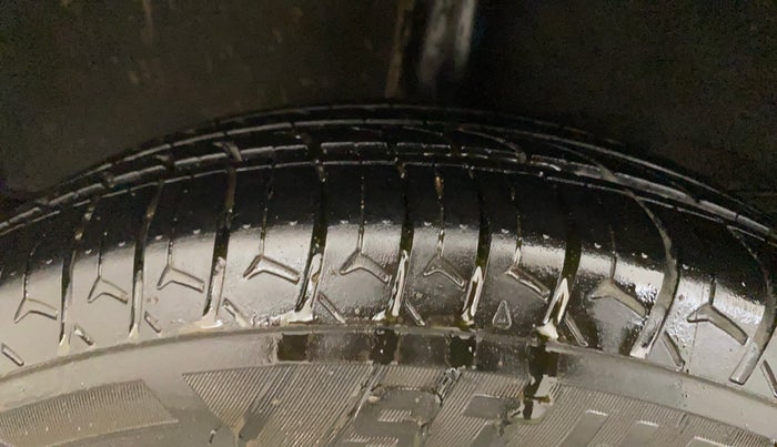 2019 Hyundai NEW SANTRO SPORTZ CNG, CNG, Manual, 1,00,156 km, Right Rear Tyre Tread