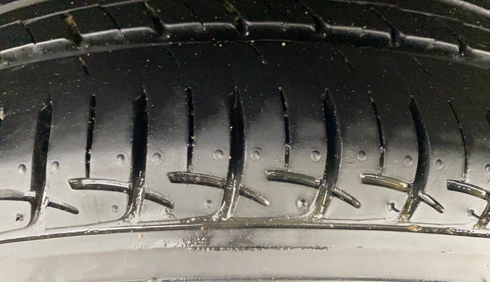 2016 Hyundai Xcent S 1.2, Petrol, Manual, 88,302 km, Right Rear Tyre Tread