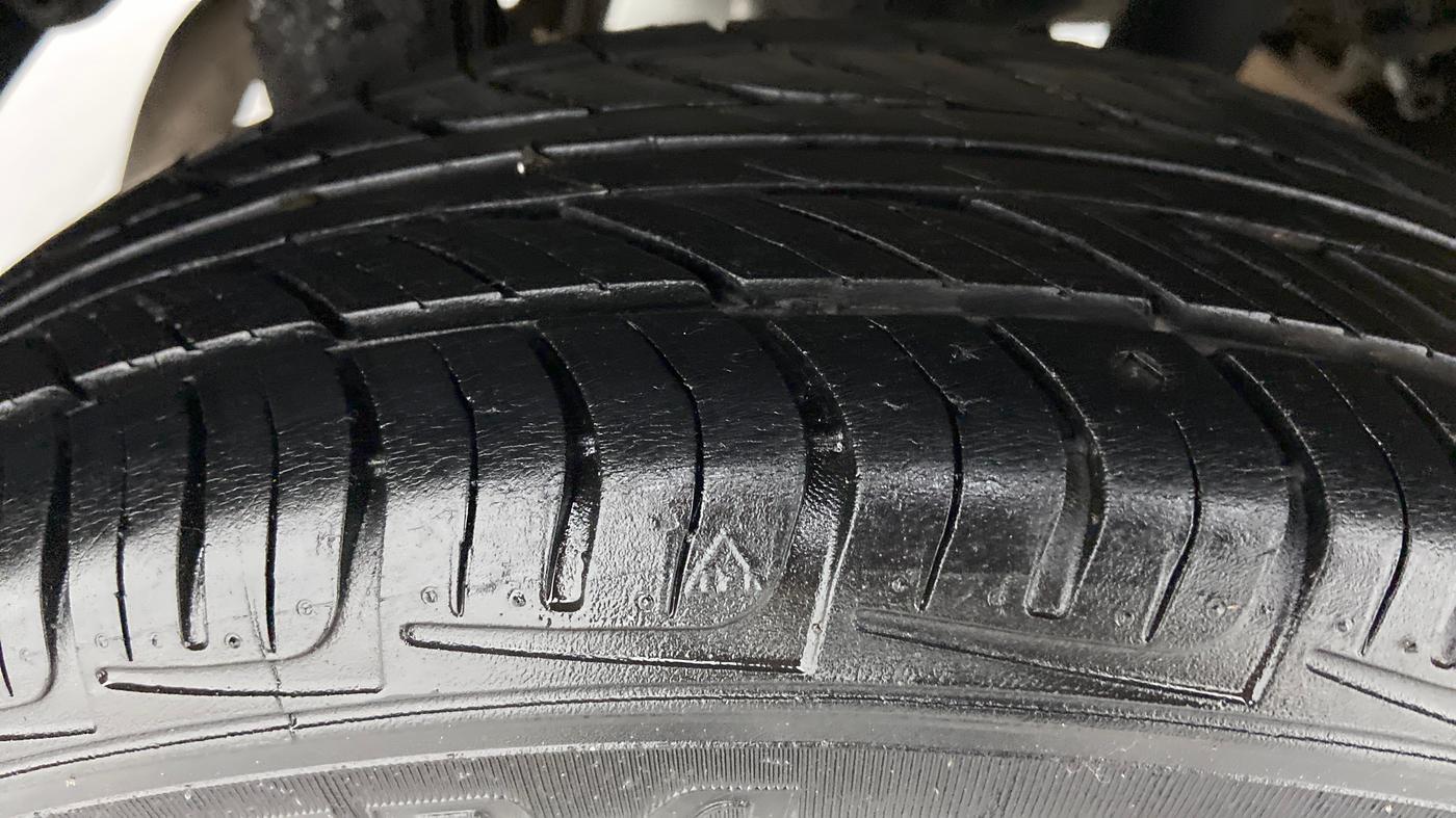 2009 Maruti Wagon R LXI MINOR, Petrol, Manual, 83,699 km, Right Rear Tyre Tread