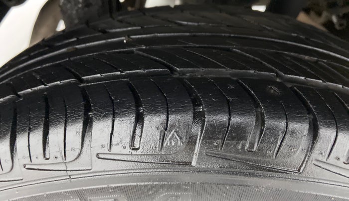 2009 Maruti Wagon R LXI MINOR, Petrol, Manual, 83,699 km, Right Rear Tyre Tread