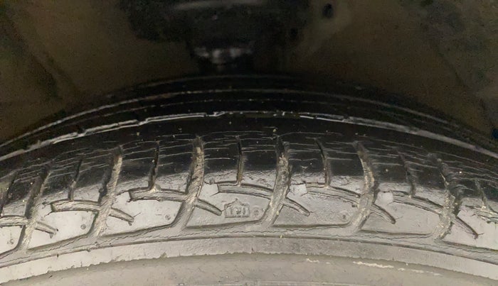 2012 Hyundai Verna FLUIDIC 1.4 VTVT, Petrol, Manual, 1,09,489 km, Right Front Tyre Tread