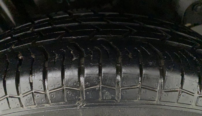 2016 Maruti Swift Dzire VXI, Petrol, Manual, 42,052 km, Right Front Tyre Tread